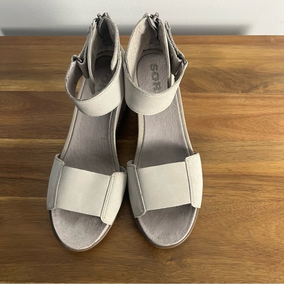 SOREL Joanie Leather Wedge Sandals in dove size 8.5 grey - Picture 3 of 9
